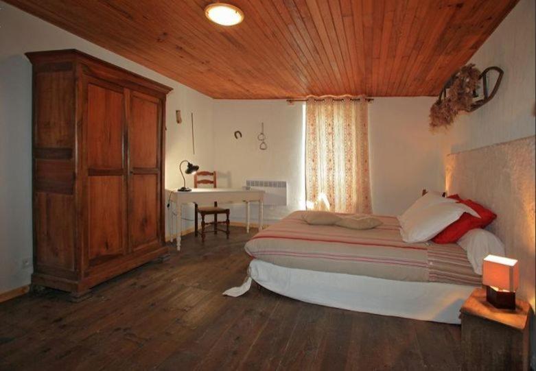 Le Gite Des Faucons Buitenkant foto