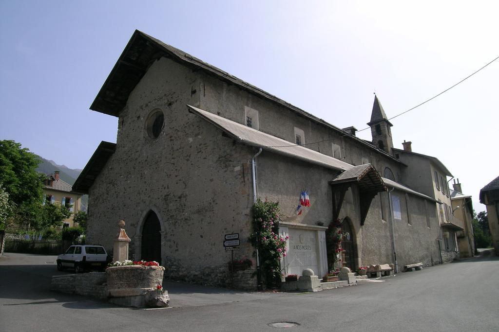 Le Gite Des Faucons Buitenkant foto